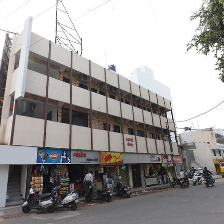 Nova Hotel Star Palace Rajkot Exteriör bild