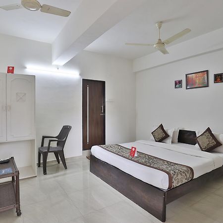 Nova Hotel Star Palace Rajkot Exteriör bild