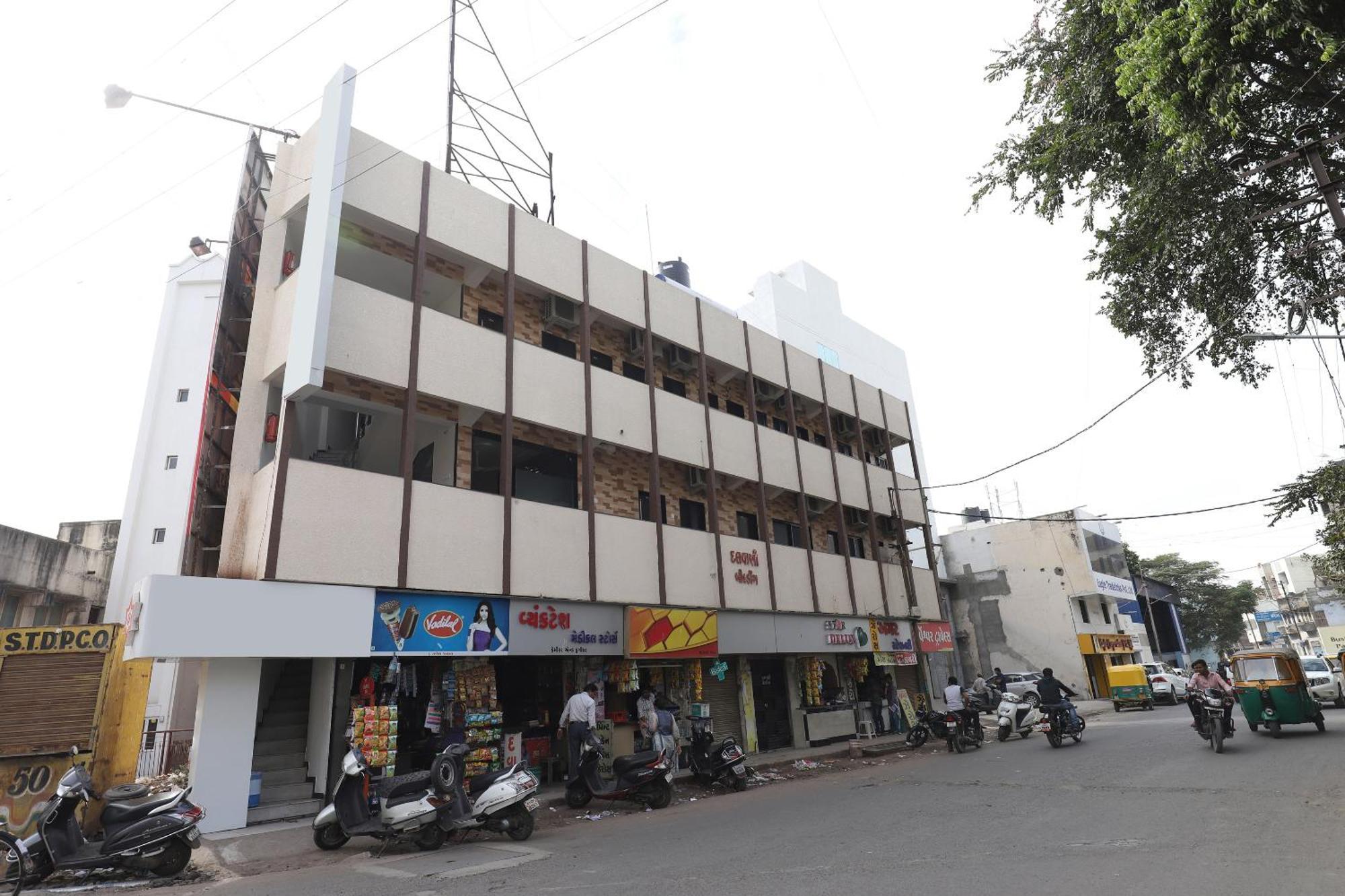 Nova Hotel Star Palace Rajkot Exteriör bild