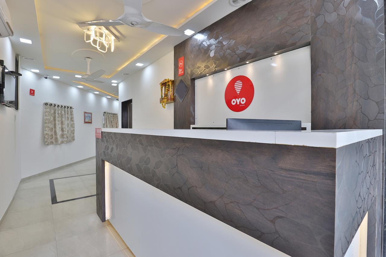 Nova Hotel Star Palace Rajkot Exteriör bild