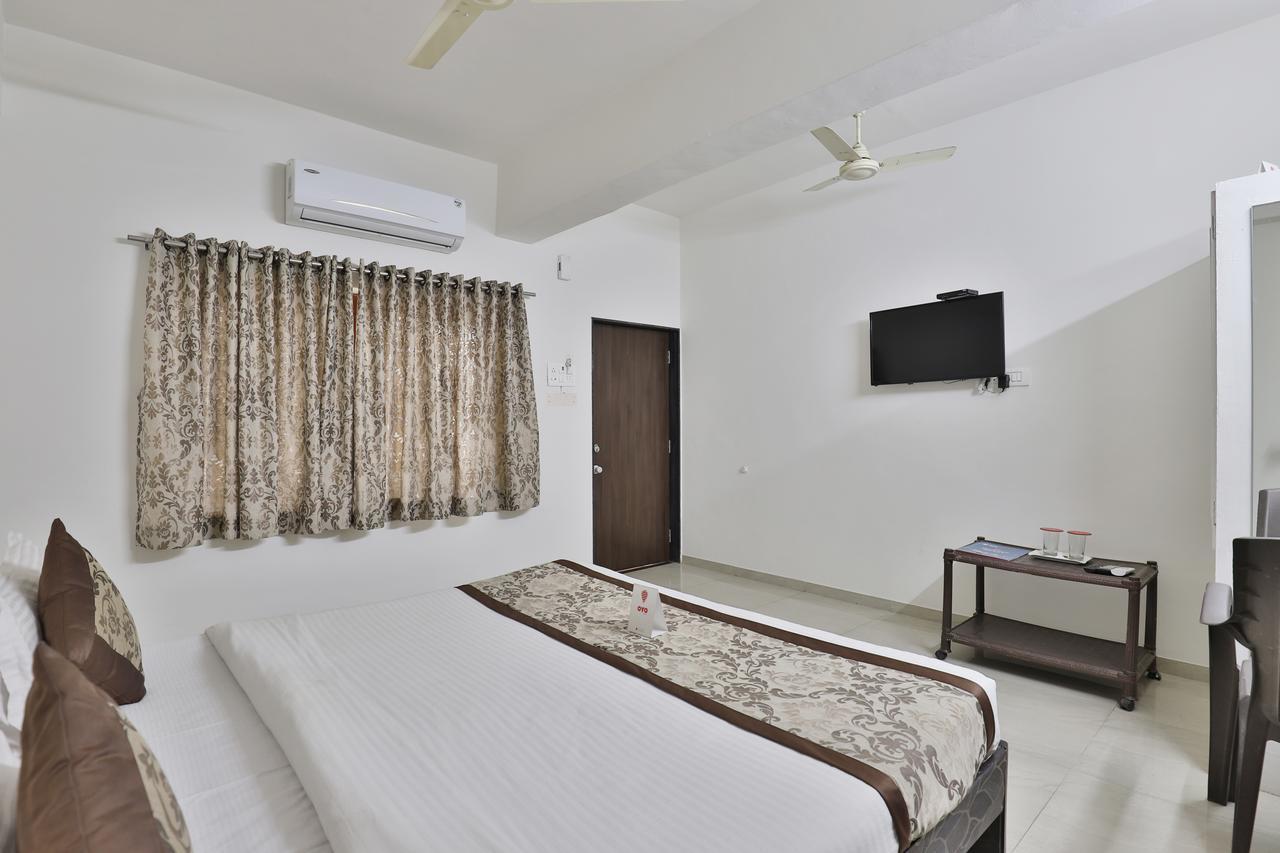 Nova Hotel Star Palace Rajkot Exteriör bild