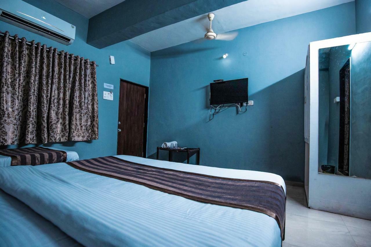 Nova Hotel Star Palace Rajkot Exteriör bild